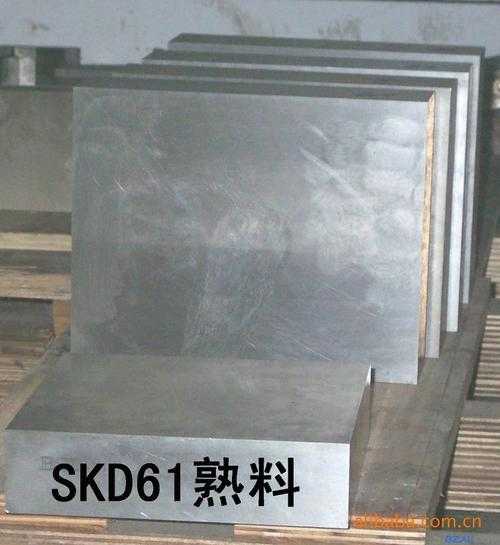 東锜和斯慕，東锜t302